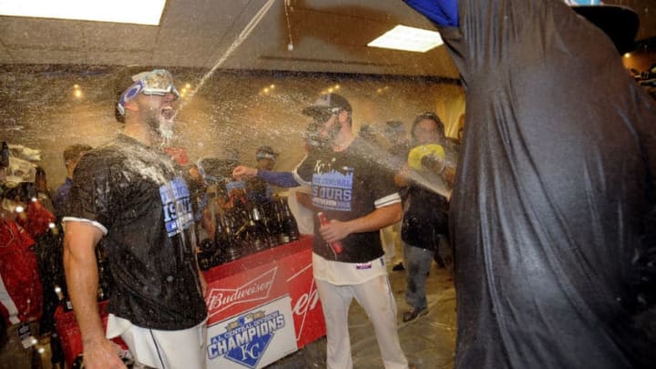 Dodgers fans celebrate Kings' clincher 