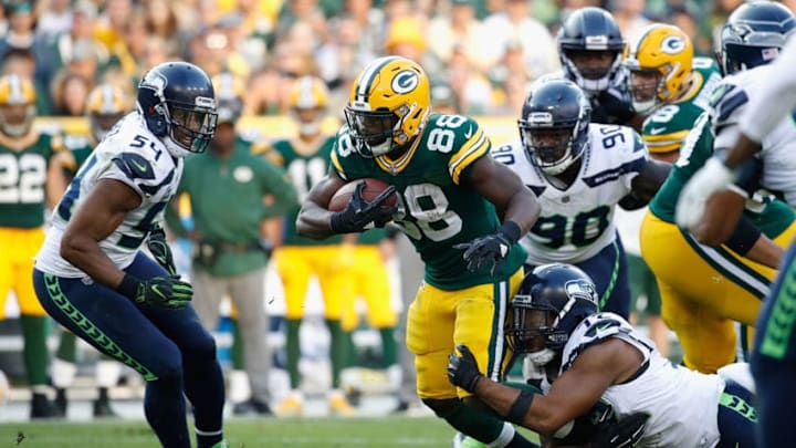 GREEN BAY, WI - SEPTEMBER 10: Michael Bennett #72 of the Seattle Seahawks attempts to tackle Ty Montgomery #88 of the Green Bay Packers during the fourth quarter at Lambeau Field on September 10, 2017 in Green Bay, Wisconsin. (Photo by Joe Robbins/Getty Images)