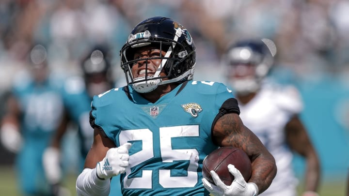 JACKSONVILLE, FL – OCTOBER 10: Runningback James Robinson #25 of the Jacksonville Jaguars on a running play during the game against the Tennessee Titans at TIAA Bank Field on October 10, 2021 in Jacksonville, Florida. The Titans defeated the Jaguars 37 to 19. (Photo by Don Juan Moore/Getty Images)