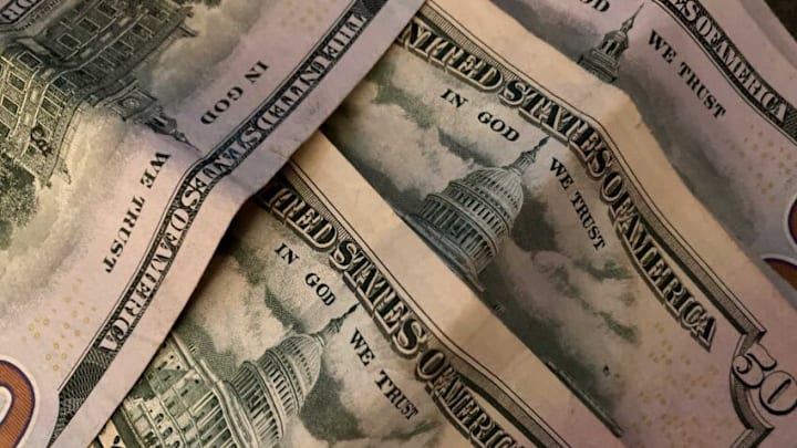 Consumers are warned that con artists are impersonating banks to trick consumers into transferring them cash via person-to-person payment apps.Consumers lose cash to scams