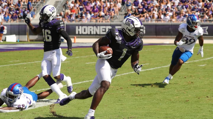 FORT WORTH, TEXAS – SEPTEMBER 28: Wide receiver Jalen Reagor #1 of the TCU Horned Frogs carries the ball against the Kansas Jayhawks at Amon G. Carter Stadium on September 28, 2019 in Fort Worth, Texas. (Photo by Richard Rodriguez/Getty Images)