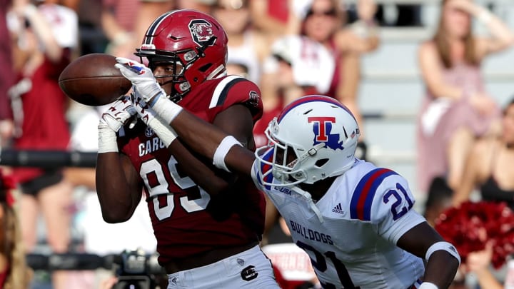 COLUMBIA, SC – SEPTEMBER 23: Amik Robertson #21 of the Louisiana Tech Bulldogs breaks up a pass to Bryan Edwards #89 of the South Carolina Gamecocks during their game at Williams-Brice Stadium on September 23, 2017, in Columbia, South Carolina. (Photo by Streeter Lecka/Getty Images)