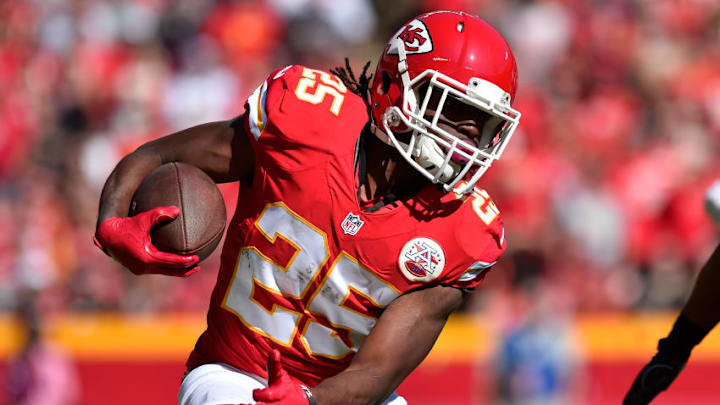 KANSAS CITY, MO - OCTOBER 23: Running back Jamaal Charles #25 of the Kansas City Chiefs rushes the ball against the New Orleans Saints at Arrowhead Stadium during the second quarter of the game on October 23, 2016 in Kansas City, Missouri. (Photo by Jason Hanna/Getty Images)
