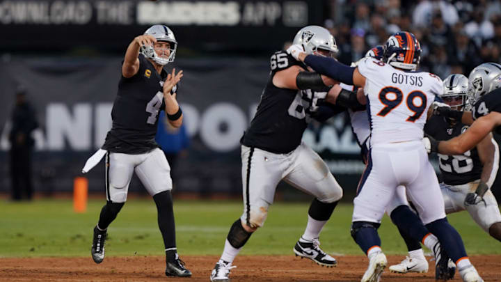 OAKLAND, CALIFORNIA - SEPTEMBER 09: Quarterback Derek Carr #4 of the Oakland Raiders passes against the Denver Broncos in the first quarter of the game at RingCentral Coliseum on September 09, 2019 in Oakland, California. (Photo by Thearon W. Henderson/Getty Images)