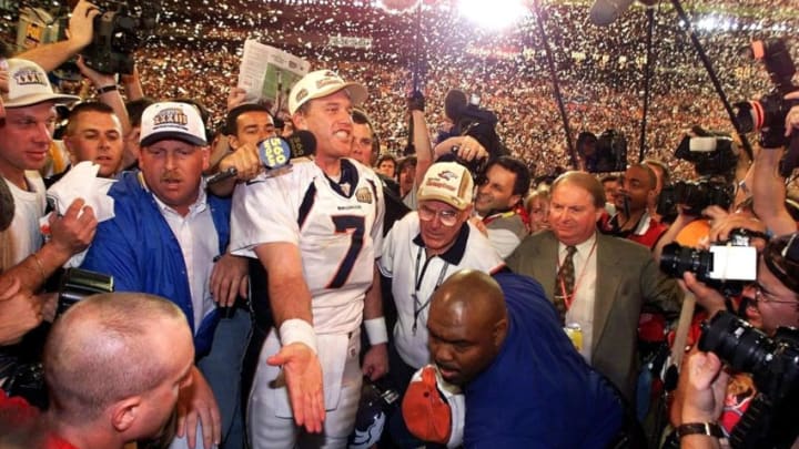 Denver Broncos quarterback John Elway, MVP of the Super Bowl, is surrounded by the media after beating the Atlanta Falcons in Super Bowl XXXIII 31 January in Miami, FL. The Broncos defeated the Atlanta Falcons 34-19 for their second consecutive championship. (ELECTRONIC IMAGE) AFP PHOTO (Photo by STEPHEN JAFFE / AFP) (Photo credit should read STEPHEN JAFFE/AFP via Getty Images)