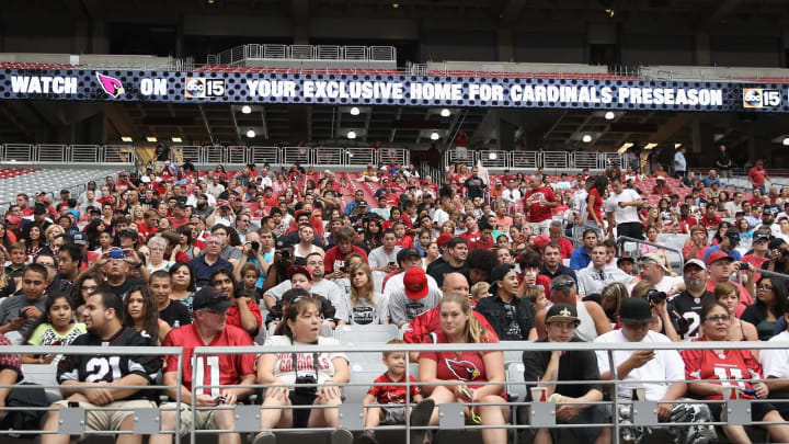 GLENDALE, AZ – JULY 26: Fans attend the Arizona Cardinals practice during the team training camp at University of Phoenix Stadium on July 26, 2013 in Glendale, Arizona. (Photo by Christian Petersen/Getty Images)