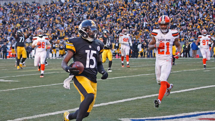 PITTSBURGH, PA – JANUARY 01: DeMarcus Ayers #15 of the Pittsburgh Steelers runs into the end zone for an 11 yard touchdown reception in the fourth quarter during the game against the Cleveland Browns at Heinz Field on January 1, 2017 in Pittsburgh, Pennsylvania. (Photo by Justin K. Aller/Getty Images)