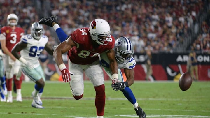 GLENDALE, AZ - SEPTEMBER 25: Free safety Byron Jones #31 of the Dallas Cowboys defends tight end Jermaine Gresham #84 of the Arizona Cardinals during the first half of the NFL game at the University of Phoenix Stadium on September 25, 2017 in Glendale, Arizona. (Photo by Jennifer Stewart/Getty Images)
