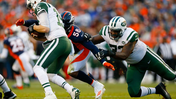 DENVER, CO – DECEMBER 10: Qutside linebacker Von Miller #58 of the Denver Broncos sacks quarterback Josh McCown #15 of the New York Jets after beating Brandon Shell #72 on a spin move during the third quarter at Sports Authority Field at Mile High on December 10, 2017 in Denver, Colorado. (Photo by Justin Edmonds/Getty Images)