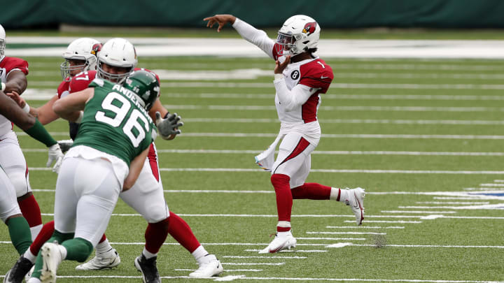 EAST RUTHERFORD, NEW JERSEY – OCTOBER 11: (NEW YORK DAILIES OUT) Kyler Murray #1 of the Arizona Cardinals in action against the New York Jets at MetLife Stadium on October 11, 2020 in East Rutherford, New Jersey. The Cardinals defeated the Jets 30-10. (Photo by Jim McIsaac/Getty Images)