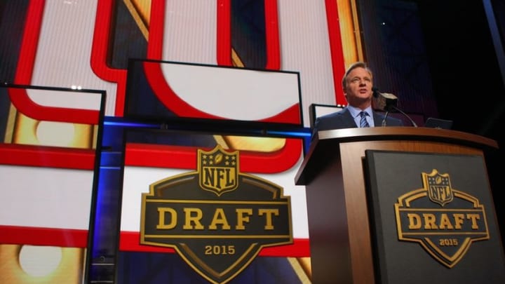 Apr 30, 2015; Chicago, IL, USA; NFL commissioner Roger Goodell announces the number ninth overall pick to the New York Giants in the first round of the 2015 NFL Draft at the Auditorium Theatre of Roosevelt University. Mandatory Credit: Dennis Wierzbicki-USA TODAY Sports Apr 30, 2015; Chicago, IL, USA; NFL commissioner Roger Goodell announces the number ninth overall pick to the New York Giants in the first round of the 2015 NFL Draft at the Auditorium Theatre of Roosevelt University. Mandatory Credit: Dennis Wierzbicki-USA TODAY Sports