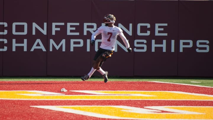 USC football player Marvell Tell practices at Howard Jones Field. (Alicia de Artola/Reign of Troy)