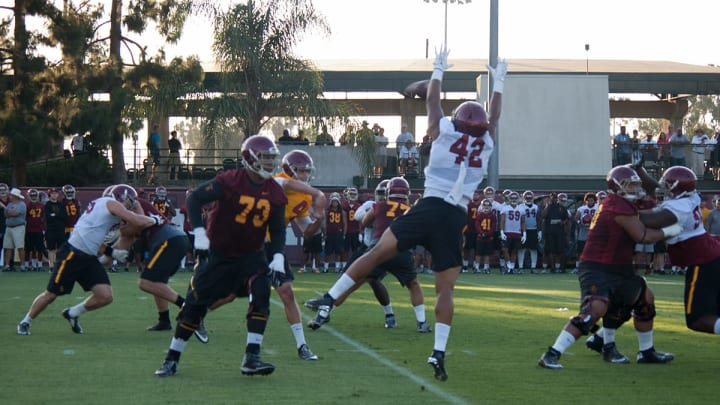 USC players practice at Howard Jones Field. (Alicia de Artola/Reign of Troy)