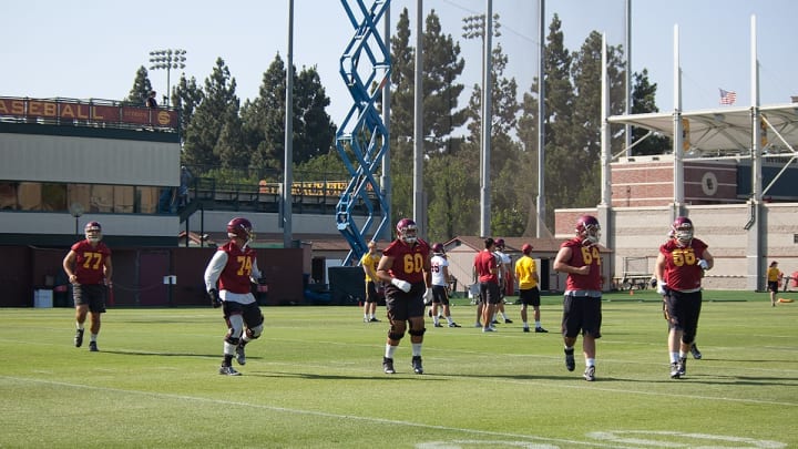 USC football offensive line prepares for drills at Howard Jones Field. (Alicia de Artola/Reign of Troy)