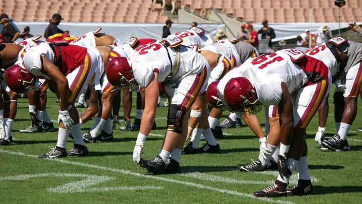 USC linebackers during practice at Howard Jones Field. (Alicia de Artola/Reign of Troy)