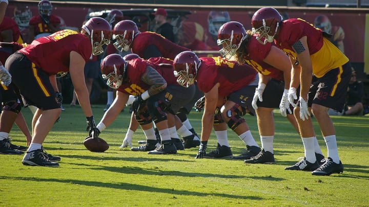 USC offensive linemen during practice at Howard Jones Field. (Alicia de Artola/Reign of Troy)