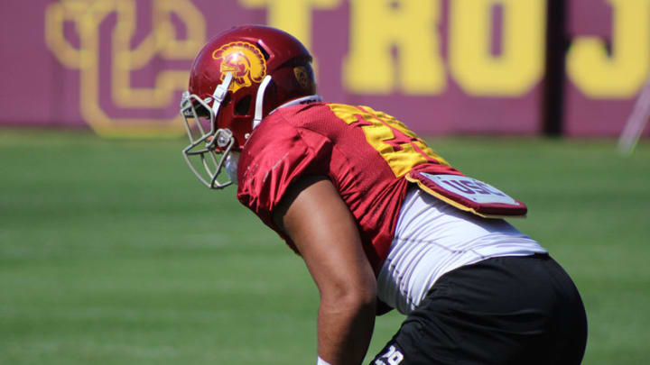 Vavae Malepeai during USC football practice at Howard Jones Field. (Alicia de Artola/Reign of Troy)