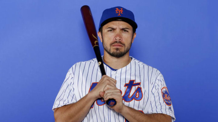 Travis d'Arnaud (@travisdarnaud) • Fotky a videa na Instagramu