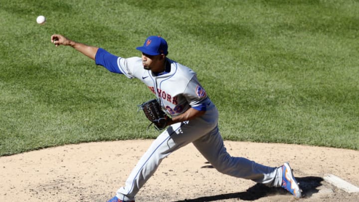 NEW YORK, NEW YORK - AUGUST 30: Edwin Diaz #39 of the New York Mets pitches during the eighth inning against the New York Yankees at Yankee Stadium on August 30, 2020 in New York City. (Photo by Jim McIsaac/Getty Images)