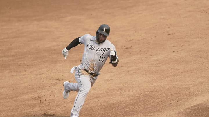OAKLAND, CALIFORNIA – OCTOBER 01: Yoan Moncada #10 of the Chicago White Sox runs the bases to score against the Oakland Athletics during the fifth inning of Game Three of the American League Wild Card Round at RingCentral Coliseum on October 01, 2020 in Oakland, California. (Photo by Thearon W. Henderson/Getty Images)
