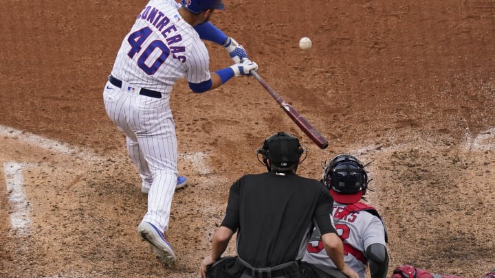 Willson Contreras of the Chicago Cubs swings. The Seattle Mariners should pursue him.