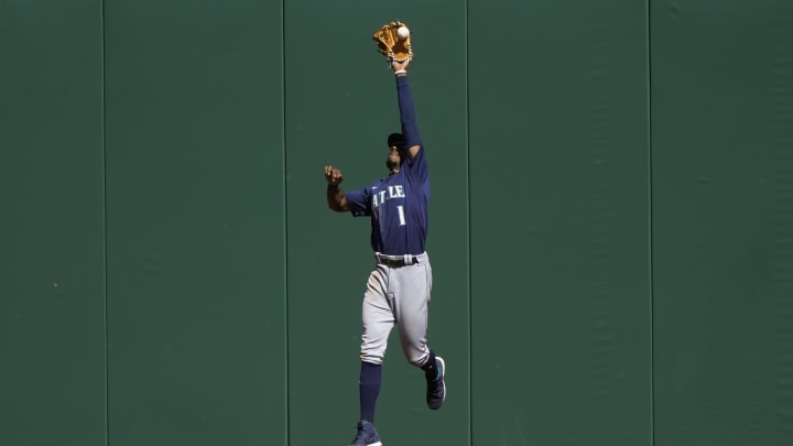 Kyle Lewis of the Seattle Mariners catches a ball.