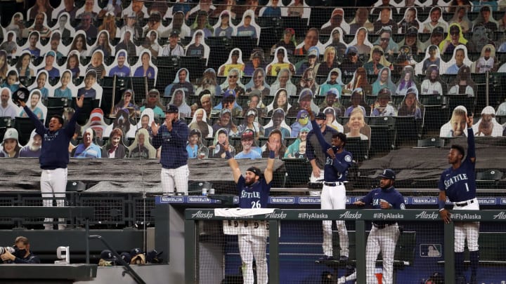The Seattle Mariners bench celebrate.