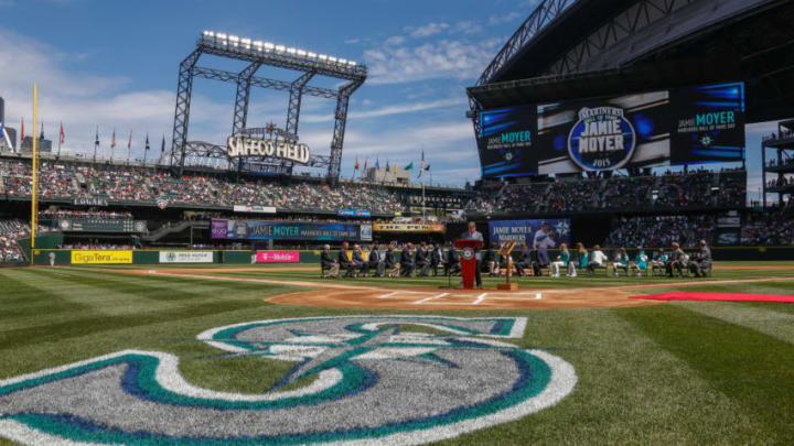 SEATTLE, WA - AUGUST 08: Seattle Mariners broadcaster Rick Rizzs speaks to the crowd during ceremonies inducting former pitcher Jamie Moyer into the Seattle Mariners' Hall of Fame prior to the game against the Texas Rangers at Safeco Field on August 8, 2015 in Seattle, Washington. (Photo by Otto Greule Jr/Getty Images)