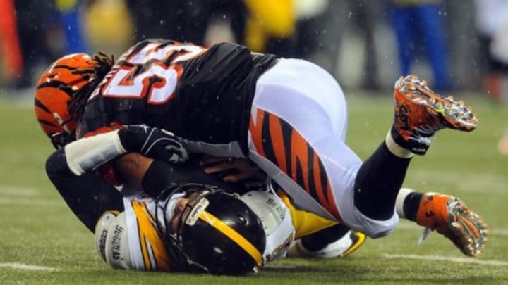 Jan 9, 2016; Cincinnati, OH, USA; Cincinnati Bengals outside linebacker Vontaze Burfict (55) sacks Pittsburgh Steelers quarterback Ben Roethlisberger (7) during the third quarter in the AFC Wild Card playoff football game at Paul Brown Stadium. Mandatory Credit: Christopher Hanewinckel-USA TODAY Sports Jan 9, 2016; Cincinnati, OH, USA; Cincinnati Bengals outside linebacker Vontaze Burfict (55) sacks Pittsburgh Steelers quarterback Ben Roethlisberger (7) during the third quarter in the AFC Wild Card playoff football game at Paul Brown Stadium. Mandatory Credit: Christopher Hanewinckel-USA TODAY Sports