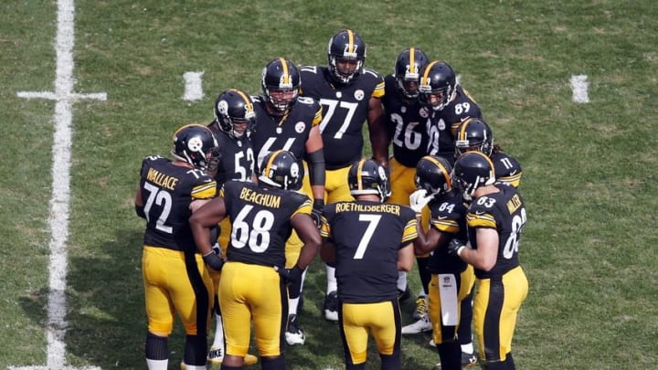 Sep 28, 2014; Pittsburgh, PA, USA; The Pittsburgh Steelers offense huddles against the Tampa Bay Buccaneers during the third quarter at Heinz Field. The Buccaneers won 27-24. Mandatory Credit: Charles LeClaire-USA TODAY Sports