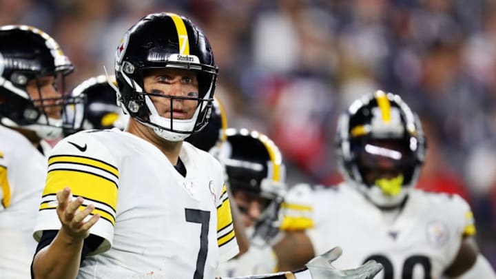 FOXBOROUGH, MASSACHUSETTS - SEPTEMBER 08: Ben Roethlisberger #7 of the Pittsburgh Steelers gestures towards the sideline during the game between the New England Patriots and the Pittsburgh Steelers at Gillette Stadium on September 08, 2019 in Foxborough, Massachusetts. (Photo by Maddie Meyer/Getty Images)