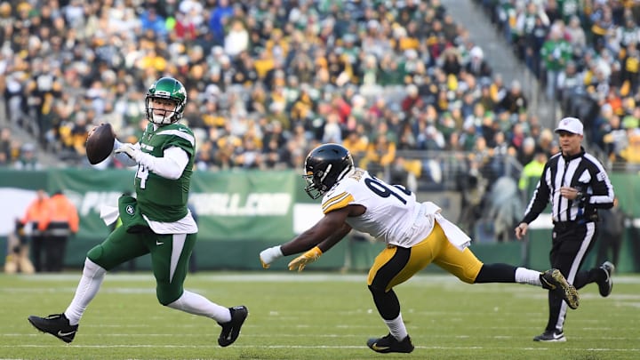 EAST RUTHERFORD, NEW JERSEY – DECEMBER 22: Sam Darnold #14 of the New York Jets carries the ball and looks to pass as Ola Adeniyi #92 of the Pittsburgh Steelers defends during the second half of the game at MetLife Stadium on December 22, 2019 in East Rutherford, New Jersey. (Photo by Sarah Stier/Getty Images)