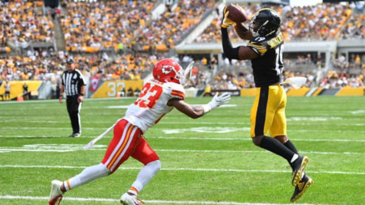 PITTSBURGH, PA – SEPTEMBER 16: JuJu Smith-Schuster #19 of the Pittsburgh Steelers makes a catch as Kendall Fuller #23 of the Kansas City Chiefs defends for a 2 yard touchdown reception at Heinz Field on September 16, 2018 in Pittsburgh, Pennsylvania. (Photo by Joe Sargent/Getty Images)