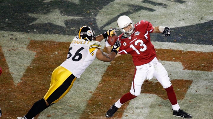 TAMPA, FL – FEBRUARY 01: Quarterback Kurt Warner #13 of the Arizona Cardinals fumbles the ball with :15 seconds to play as he is sacked by LaMarr Woodley #56 of the Pittsburgh Steelers during Super Bowl XLIII on February 1, 2009 at Raymond James Stadium in Tampa, Florida. Steelers won 27-23. (Photo by Doug Benc/Getty Images)