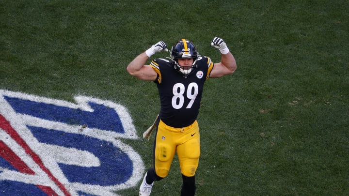 PITTSBURGH, PA – NOVEMBER 03: Vance McDonald #89 of the Pittsburgh Steelers celebrates after catching a 7-yard touchdown in the second half against the Indianapolis Colts on November 3, 2019 at Heinz Field in Pittsburgh, Pennsylvania. (Photo by Justin K. Aller/Getty Images)