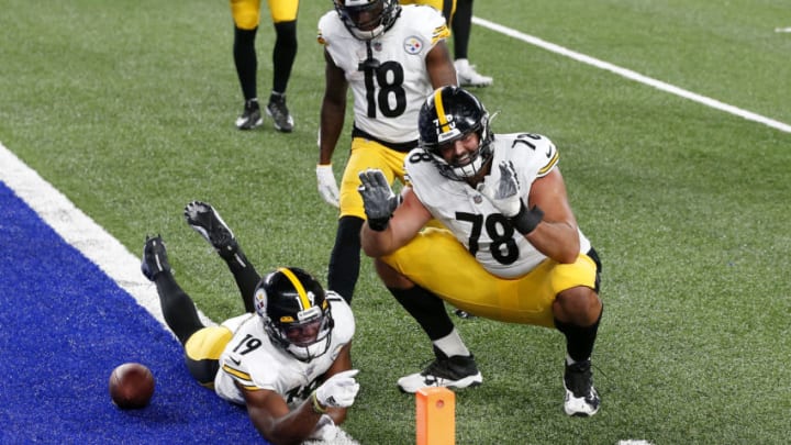 JuJu Smith-Schuster #19, Alejandro Villanueva #78, and Diontae Johnson #18 of the Pittsburgh Steelers (Photo by Jim McIsaac/Getty Images)