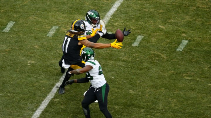 PITTSBURGH, PENNSYLVANIA - OCTOBER 02: Chase Claypool #11 of the Pittsburgh Steelers attempts to make a catch that was intercepted by Jordan Whitehead #3 of the New York Jets in the third quarter at Acrisure Stadium on October 02, 2022 in Pittsburgh, Pennsylvania. (Photo by Justin K. Aller/Getty Images)