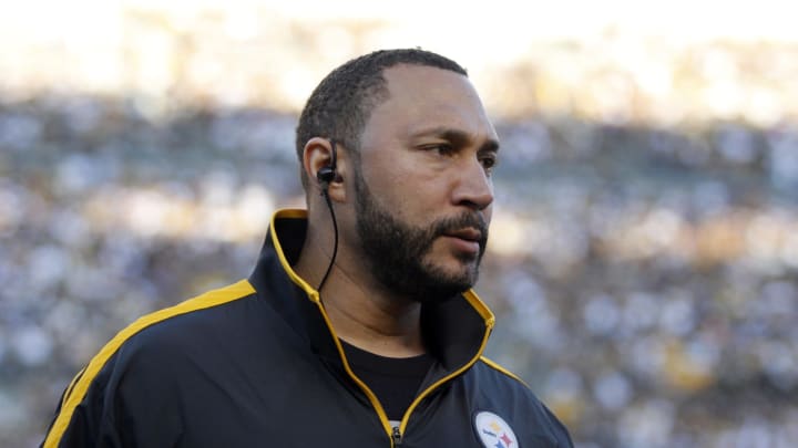 PITTSBURGH, PA – SEPTEMBER 16: Charlie Batch #16 of the Pittsburgh Steelers looks on. (Photo by Justin K. Aller/Getty Images)