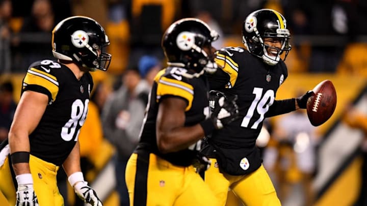 PITTSBURGH, PA - DECEMBER 30: JuJu Smith-Schuster #19 of the Pittsburgh Steelers reacts after a 11 yard touchdown reception in the third quarter during the game against the Cincinnati Bengals at Heinz Field on December 30, 2018 in Pittsburgh, Pennsylvania. (Photo by Joe Sargent/Getty Images)