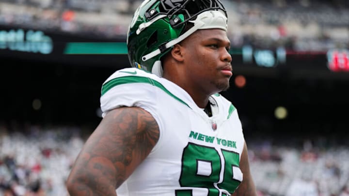 Quinnen Williams #95 of the New York Jets warms up against the Cincinnati Bengals at MetLife Stadium on September 25, 2022 in East Rutherford, New Jersey. (Photo by Cooper Neill/Getty Images)