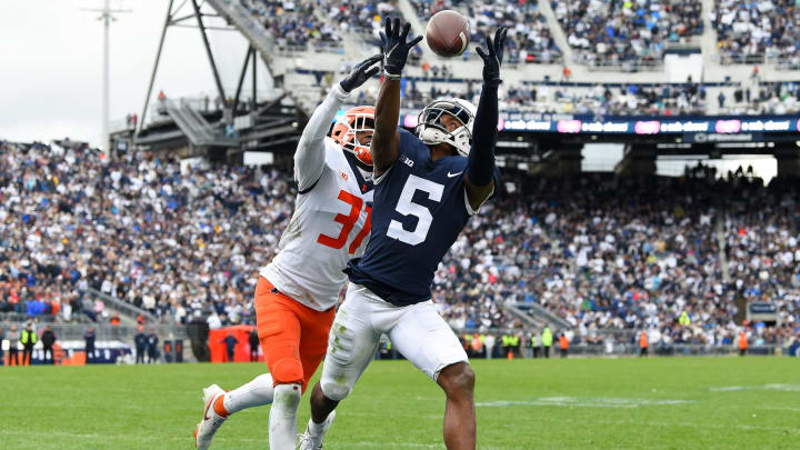 Illinois Fighting Illini defensive back Devon Witherspoon (31), Penn State Nittany Lions wide receiver Jahan Dotson (5) Mandatory Credit: Rich Barnes-USA TODAY Sports
