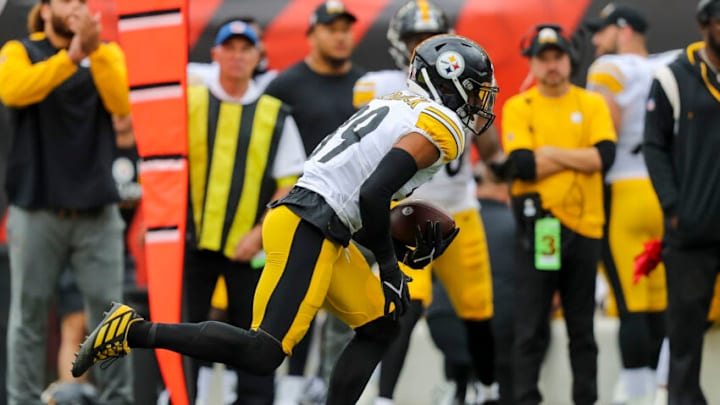 Sep 11, 2022; Cincinnati, Ohio, USA; Pittsburgh Steelers safety Minkah Fitzpatrick (39) intercepts the ball and runs it for a touchdown against the Cincinnati Bengals in the first half at Paycor Stadium. Mandatory Credit: Katie Stratman-USA TODAY Sports