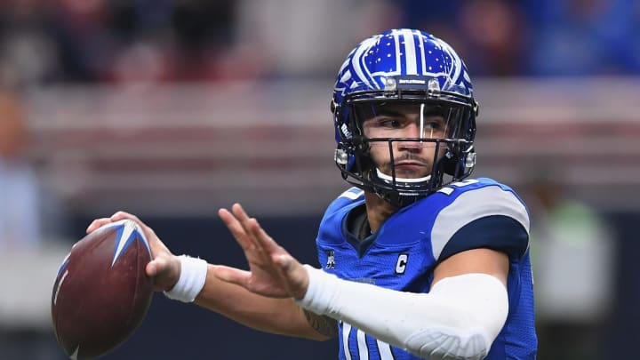 ST. LOUIS, MO – FEBRUARY 29: Jordan Ta’Amu #10 of the St. Louis Battlehawks passes against the Seattle Dragons during an XFL game at the Dome at America’s Center on February 29, 2020 in St. Louis, Missouri. (Photo by Michael B. Thomas /Getty Images)