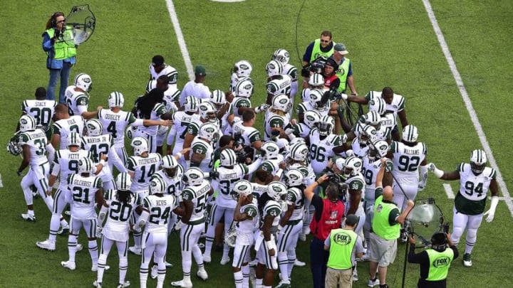 Sep 27, 2015; East Rutherford, NJ, USA; The New York Jets huddle during warms ups prior to a game against the Philadelphia Eagles at MetLife Stadium. Mandatory Credit: Steven Ryan-USA TODAY Sports