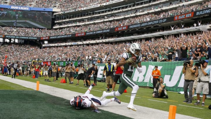 EAST RUTHERFORD, NEW JERSEY - OCTOBER 07: Robby Anderson #11 of the New York Jets scores a 35 yard touchdown against Bradley Roby #29 of the Denver Broncos during the second quarter in the game at MetLife Stadium on October 07, 2018 in East Rutherford, New Jersey. (Photo by Mike Stobe/Getty Images)