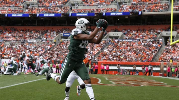 CLEVELAND, OH - OCTOBER 08: Austin Seferian-Jenkins #88 of the New York Jets scores a touchdown in the third quarter against the Cleveland Browns at FirstEnergy Stadium on October 8, 2017 in Cleveland, Ohio. (Photo by Joe Robbins/Getty Images)