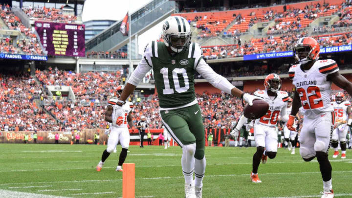 CLEVELAND, OH - OCTOBER 08: Jermaine Kearse #10 of the New York Jets runs the ball in for a touchdown in the fourth quarter against the Cleveland Browns at FirstEnergy Stadium on October 8, 2017 in Cleveland, Ohio. (Photo by Jason Miller/Getty Images)