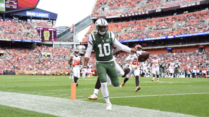 CLEVELAND, OH - OCTOBER 08: Jermaine Kearse #10 of the New York Jets runs the ball in for a touchdown in the fourth quarter against the Cleveland Browns at FirstEnergy Stadium on October 8, 2017 in Cleveland, Ohio. (Photo by Jason Miller/Getty Images)