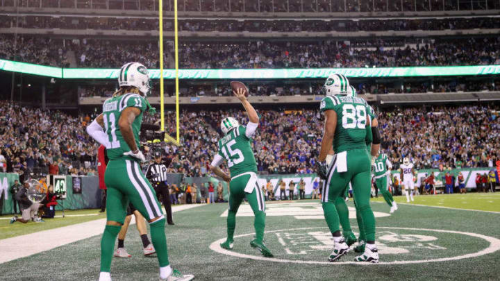 EAST RUTHERFORD, NJ - NOVEMBER 02: Quarterback Josh McCown #15 of the New York Jets celebrates scoring a touchdown against the Buffalo Bills during the first quarter of the game at MetLife Stadium on November 2, 2017 in East Rutherford, New Jersey. (Photo by Abbie Parr/Getty Images)