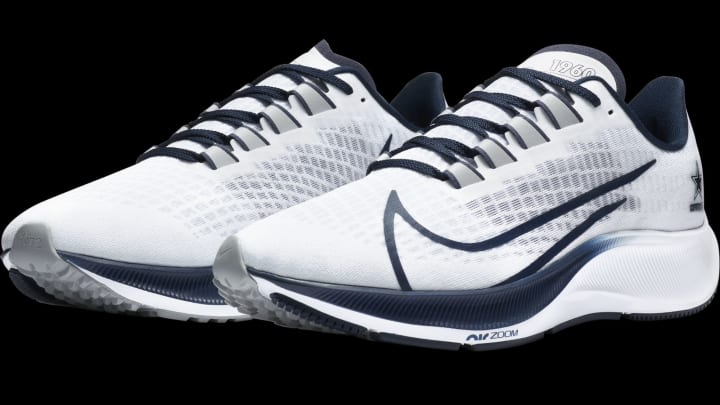 You're going to love these Dallas Cowboys Nike shoes
